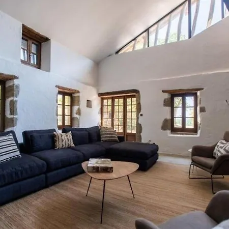 Villa In Peyrusse With Heated Pool And Sauna, Cleaning Included Villa Peyrusse-Grande